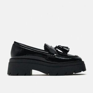 NWT TRACK SOLE LOAFERS WITH TASSEL DETAIL BLACK